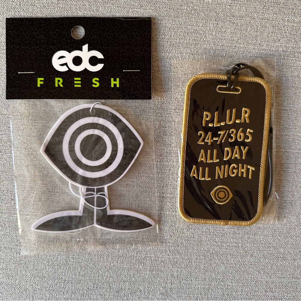 EDC luggage tag, air freshener and stickers - Picture 3 of 7